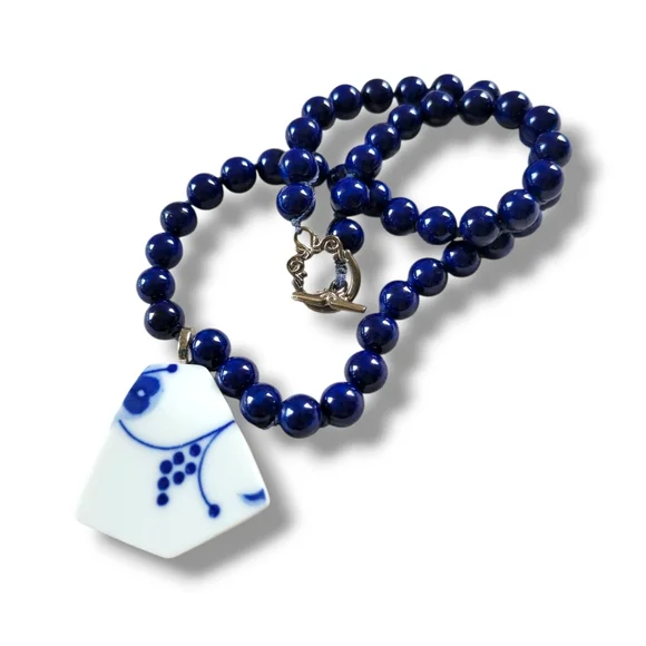 Nozomi Project | Blue/White Upcycyled Lapis Lazuli Porcelain Necklace - Picture 12 of 13